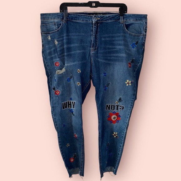 ⬇️SimplyBe embroidered Chloe skinny jeans - Picture 2 of 8